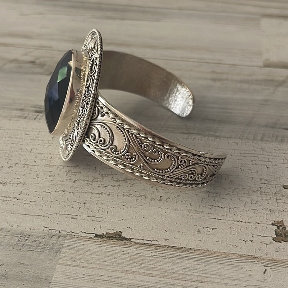 Beautiful Silver Onyx Cuff Bracelet. - Picture 3 of 7